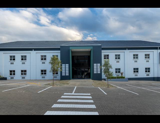 568M² OFFICE TO LET IN VORNA VALLEY